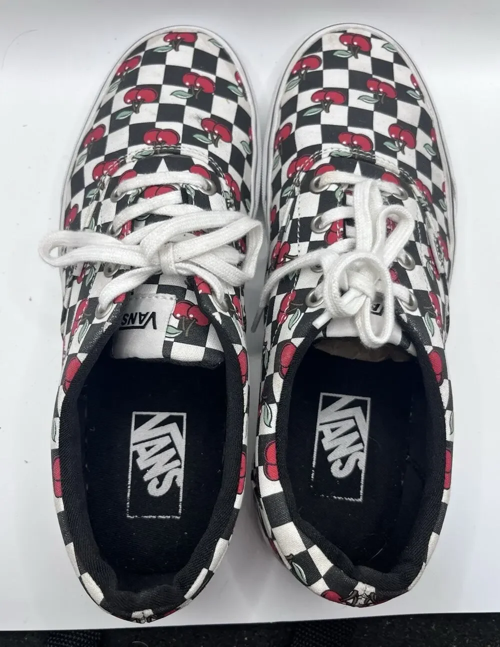 VANS Checkerboard Cherry Print Low Top Lace-Up Canvas Sneakers Women’s 9.5